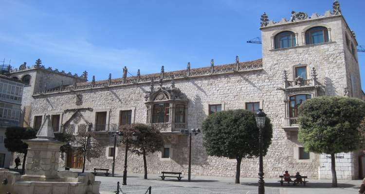 Casa del Cordón, residencia de los Condestables