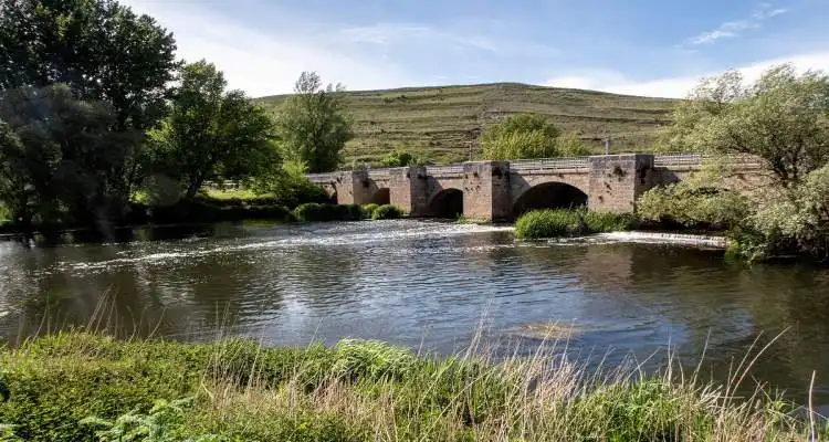 El Puente del Arzobispo en Tardajos, construcción medieval reconstruida en el siglo XVI