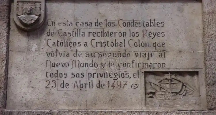 Inscripción en la fachada de la Casa del Cordón recordando a sus promotores