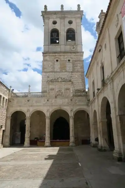 Torre de la iglesia del Hospital del Rey de Burgos