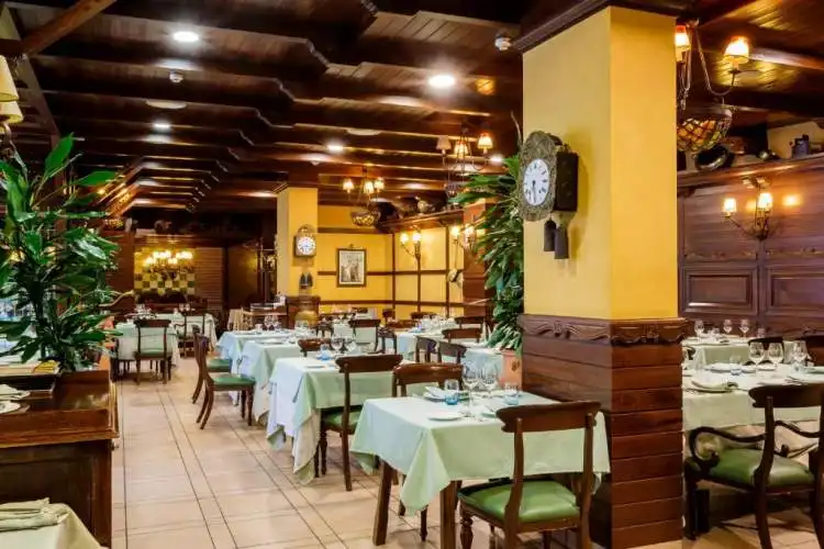 Restaurante Asador Casa Azofra con lechazo al horno de leña