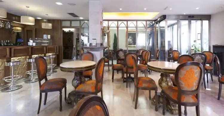 Cafetería del Hotel Centro Los Braseros en Burgos