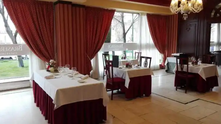 Restaurante del Hotel Los Braseros con cocina burgalesa