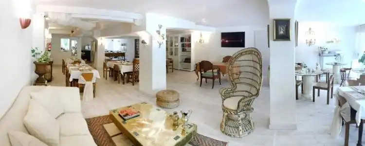 Cafetería y restauración del Hotel María Luisa en Burgos