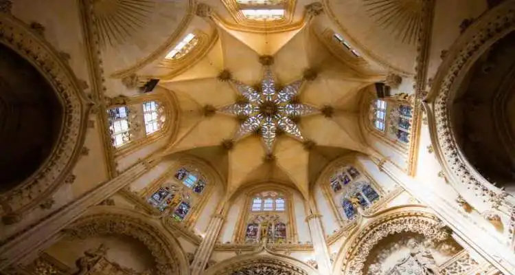 Interior de la Capilla del Condestable en la Catedral de Burgos, con su bóveda estrellada calada