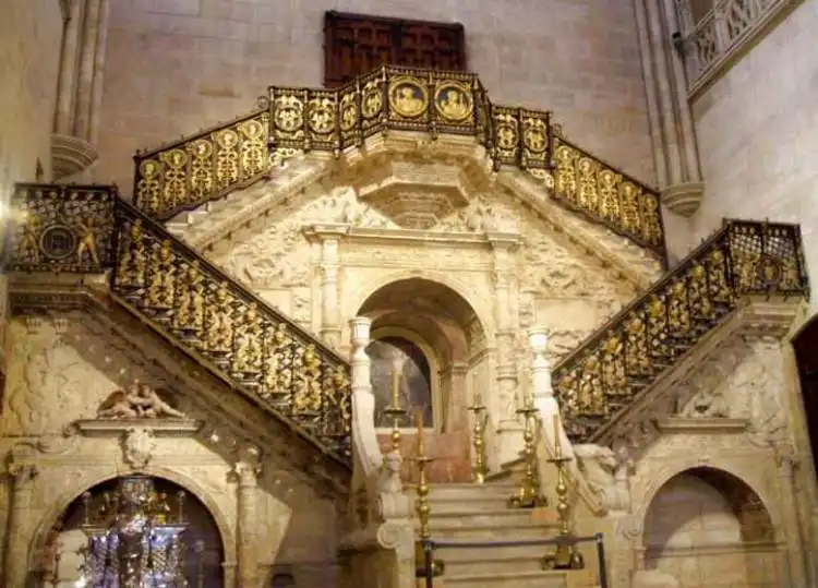 La Escalera Dorada de Diego de Siloé en la Catedral de Burgos