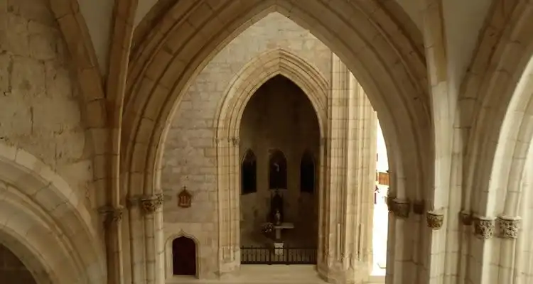 Interior gótico de la iglesia del Monasterio de San Pedro de Cardeña