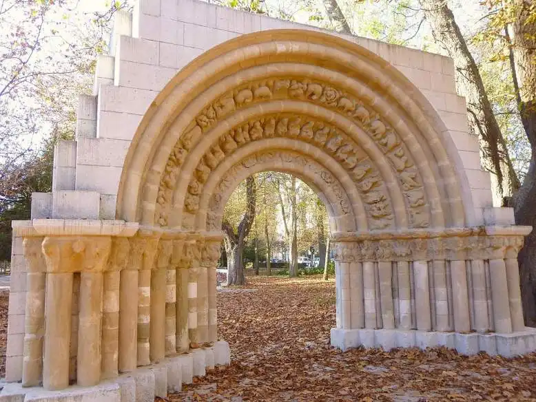 Paseo del Espolón junto al río Arlanzón en Burgos